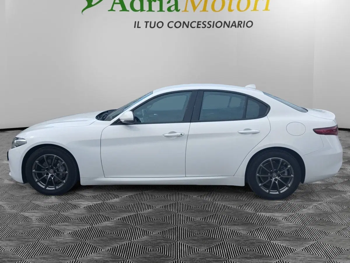 Alfa Romeo Giulia usata a Pordenone (2)