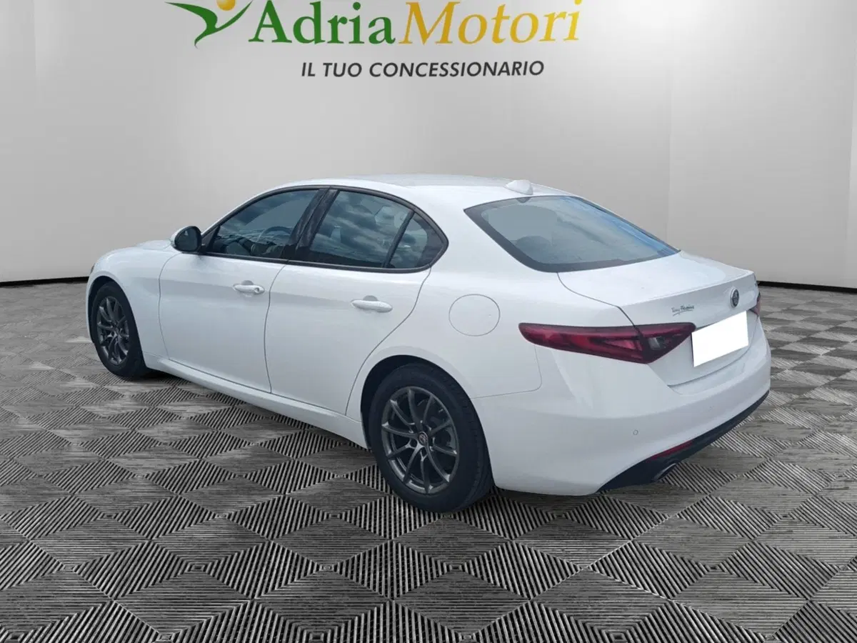 Alfa Romeo Giulia usata a Pordenone (3)