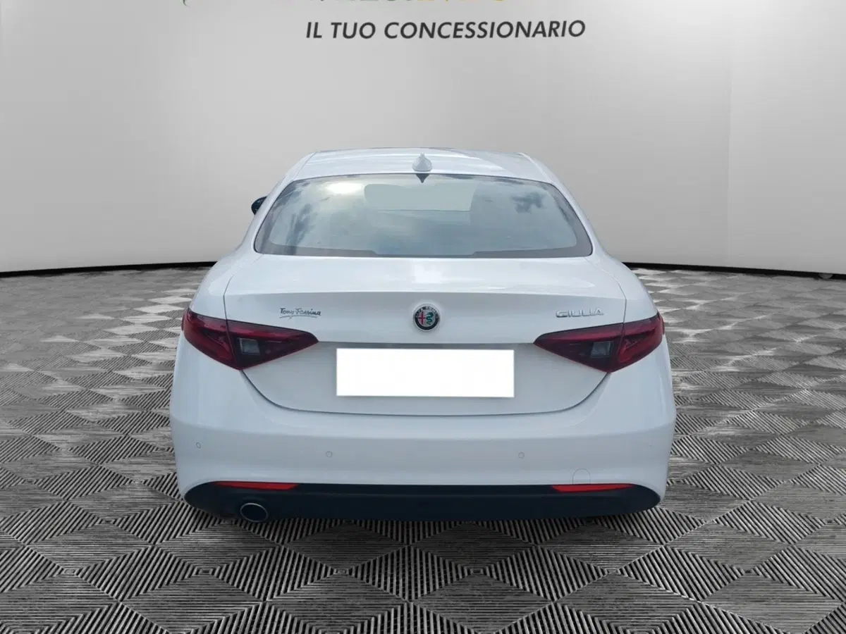 Alfa Romeo Giulia usata a Pordenone (4)