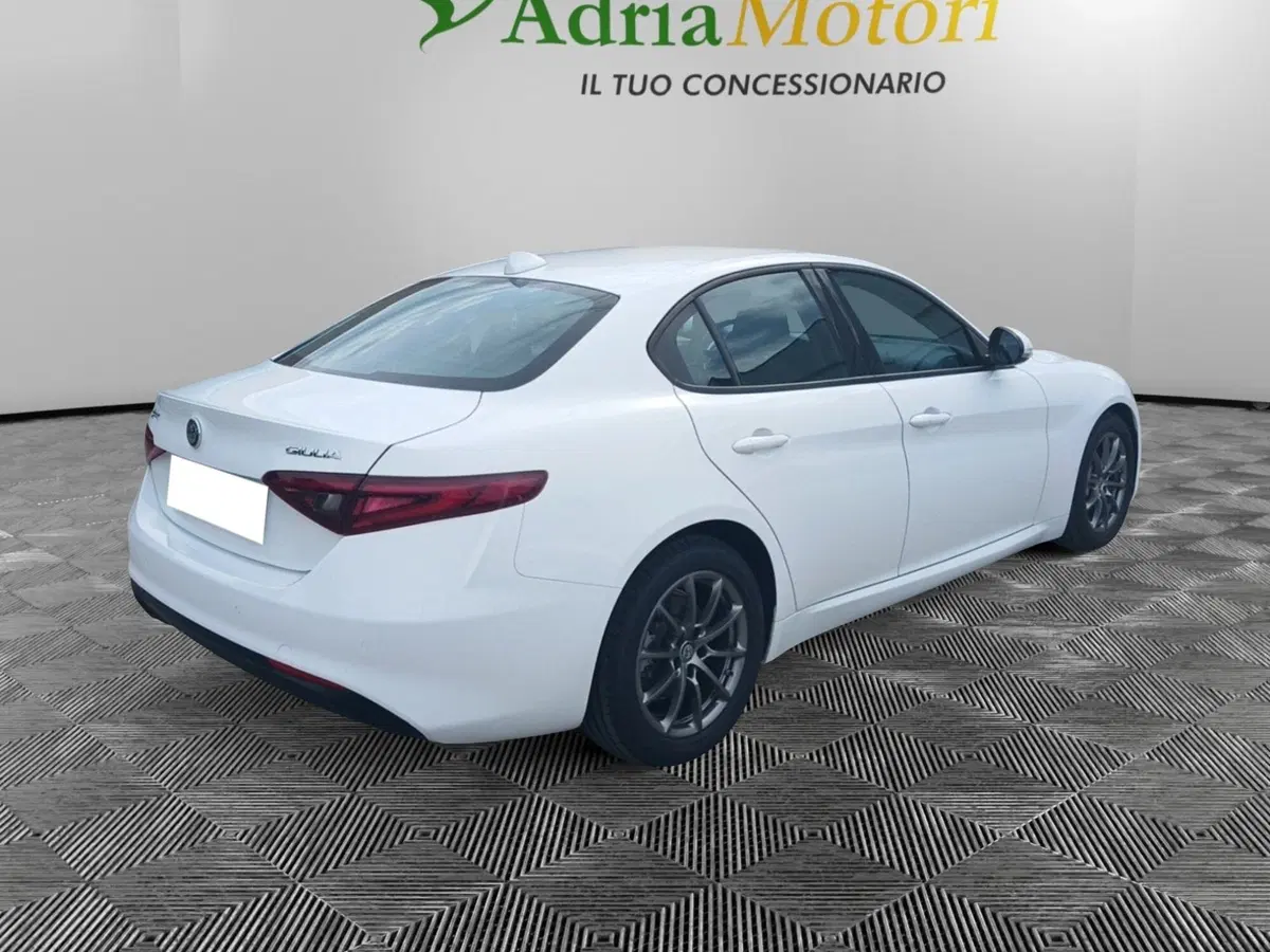 Alfa Romeo Giulia usata a Pordenone (5)