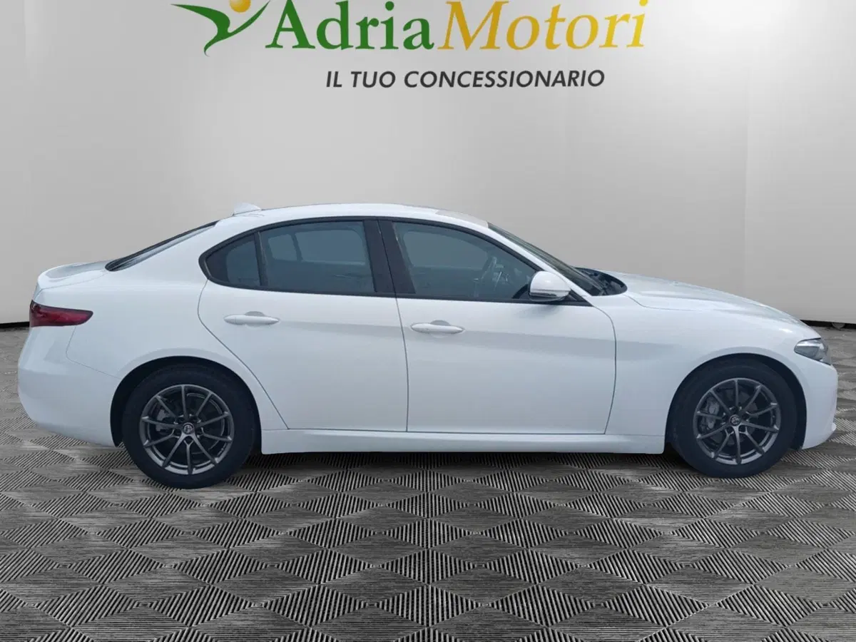 Alfa Romeo Giulia usata a Pordenone (6)