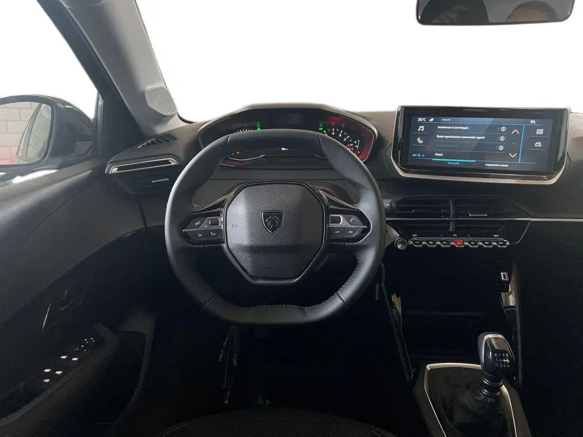 Peugeot 208 nuova a Salerno (10)