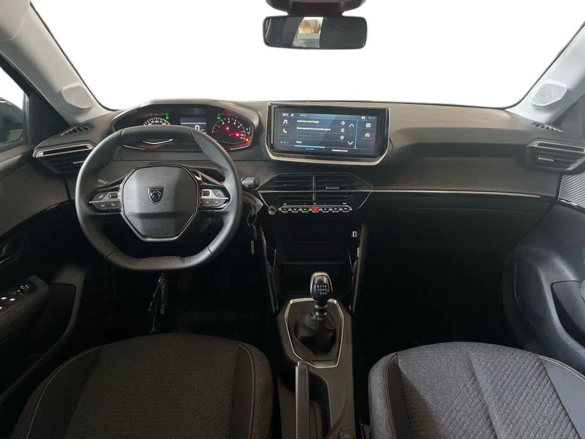 Peugeot 208 nuova a Salerno (11)
