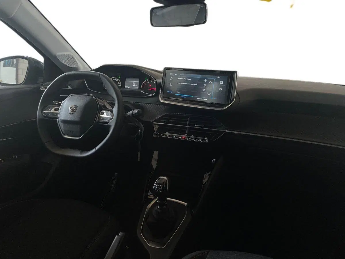 Peugeot 208 nuova a Salerno (15)