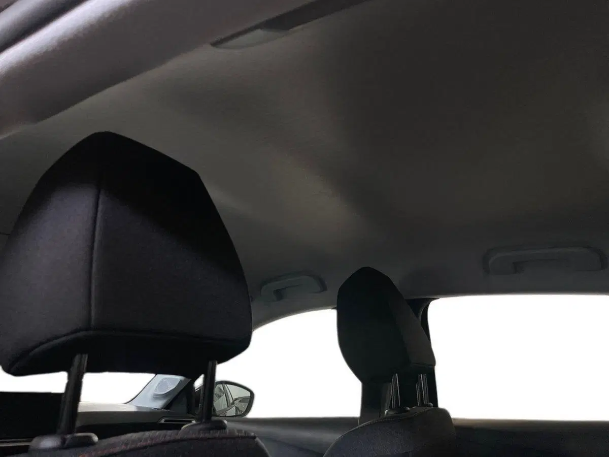 Peugeot 208 nuova a Salerno (17)