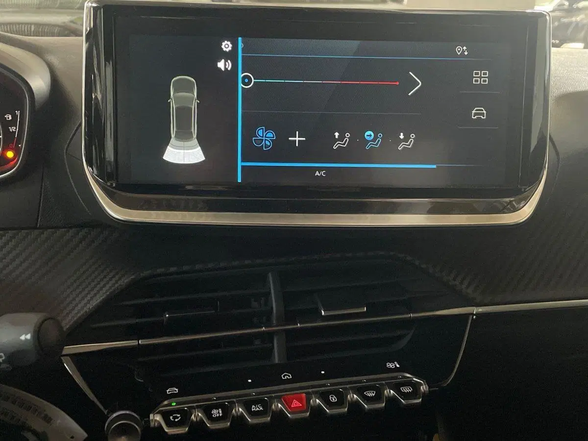 Peugeot 208 nuova a Salerno (18)