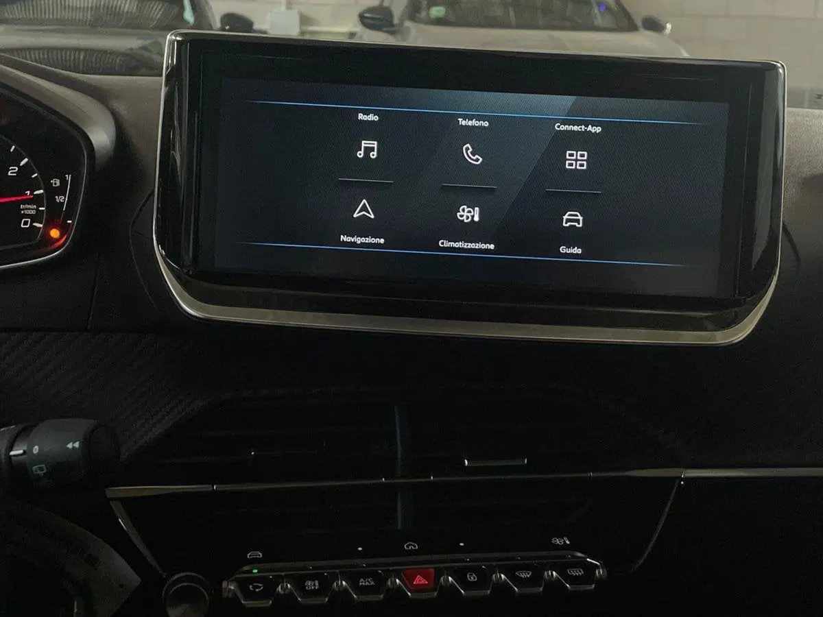 Peugeot 208 nuova a Salerno (19)