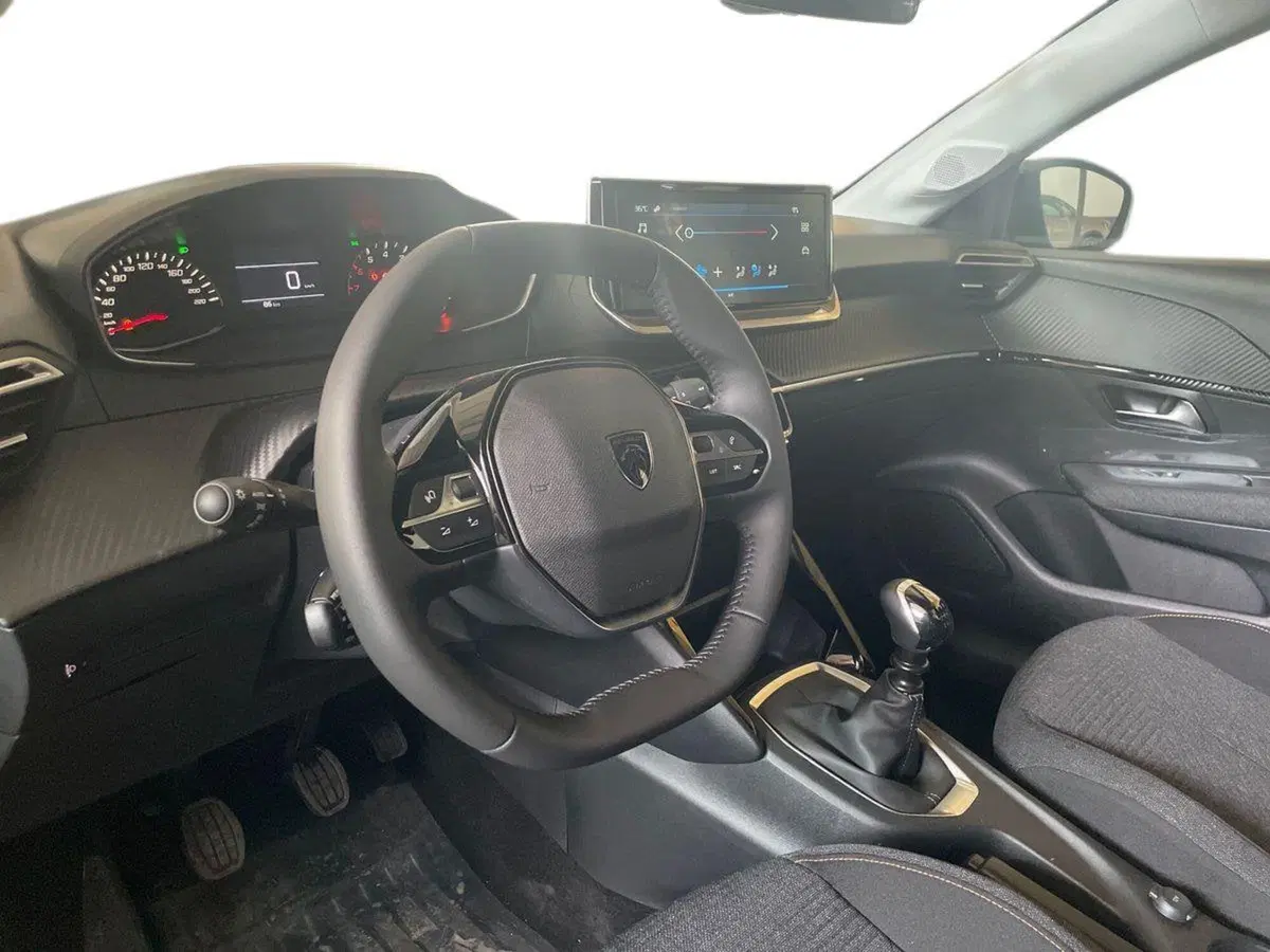 Peugeot 208 nuova a Salerno (9)