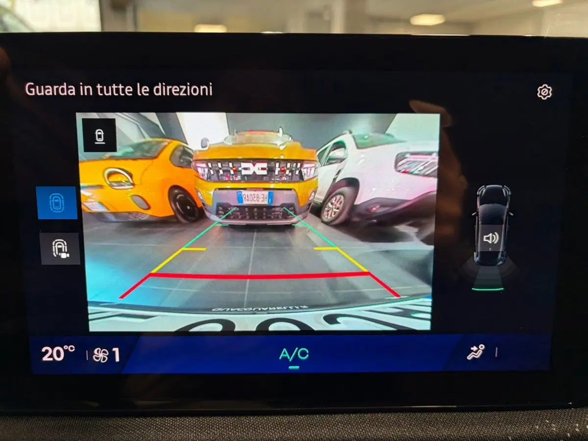 Renault Clio nuova a Milano (14)