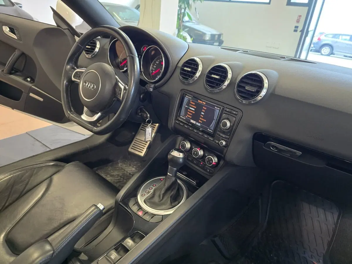 Audi TT Cabrio usata a Rimini (10)