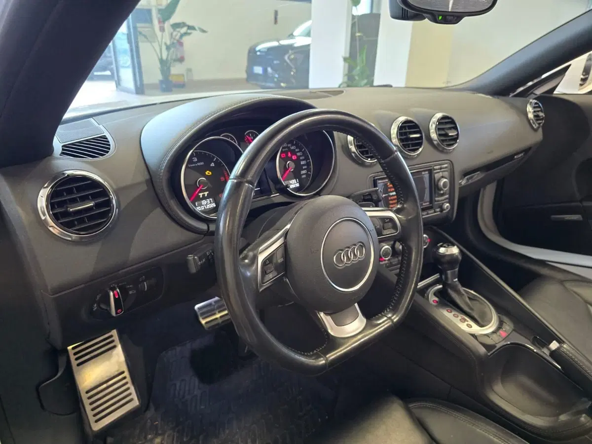Audi TT Cabrio usata a Rimini (7)