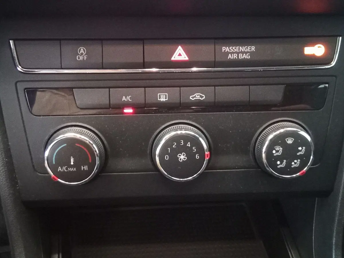 SEAT Leon usata a Rimini (8)
