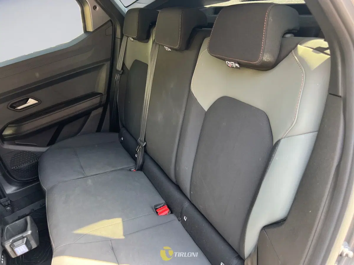 Dacia Duster usata a Milano (12)