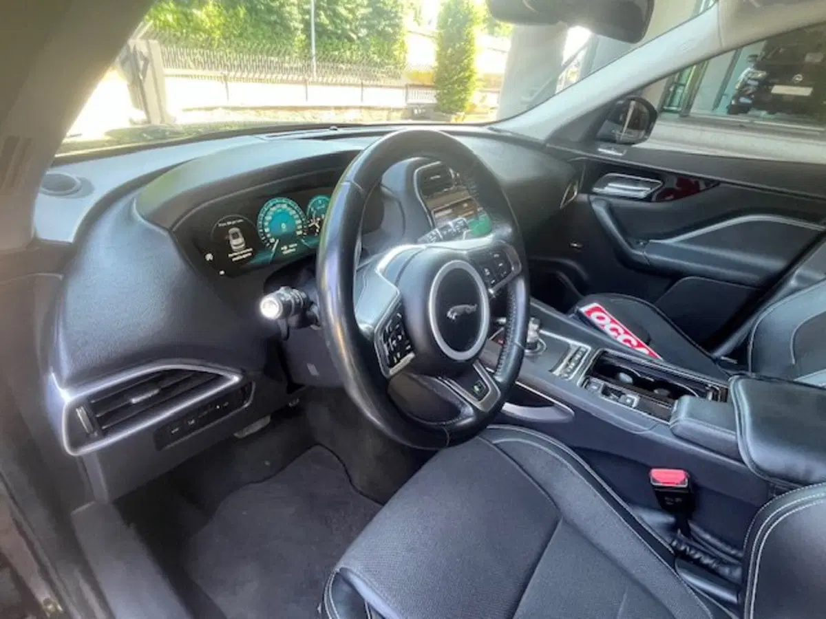 Jaguar F-Pace usata a Brescia (12)