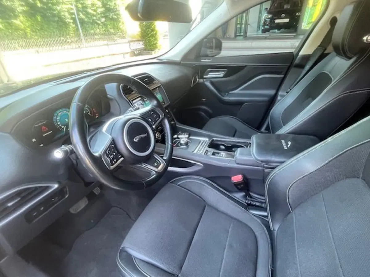 Jaguar F-Pace usata a Brescia (14)