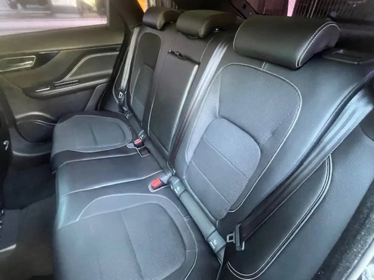 Jaguar F-Pace usata a Brescia (18)