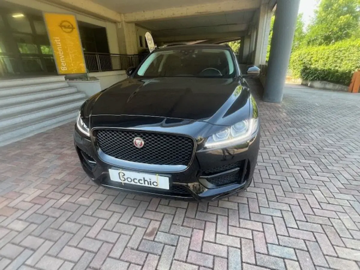 Jaguar F-Pace usata a Brescia (2)