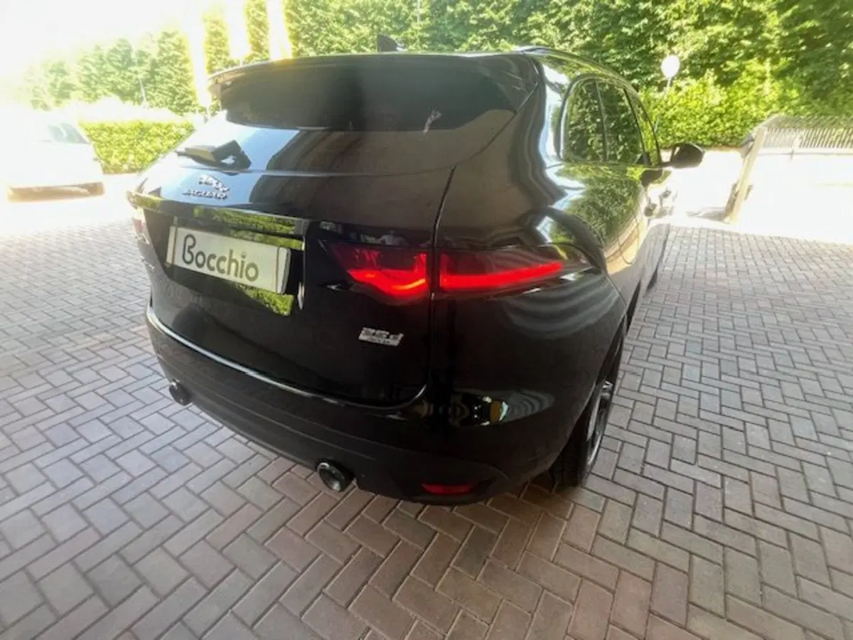 Jaguar F-Pace usata a Brescia (6)