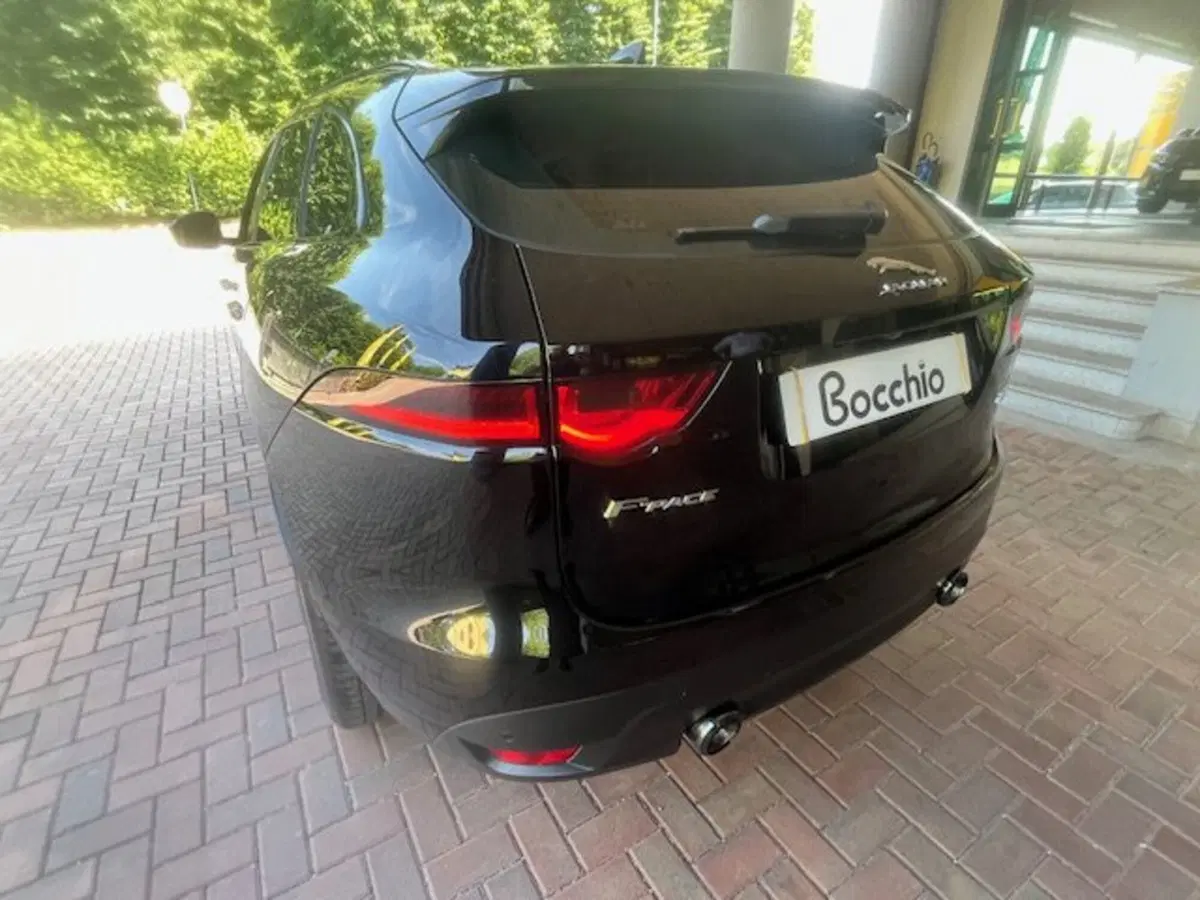 Jaguar F-Pace usata a Brescia (8)