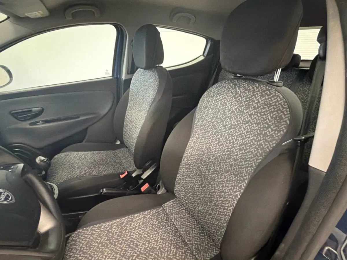 Lancia Ypsilon usata a Palermo (8)