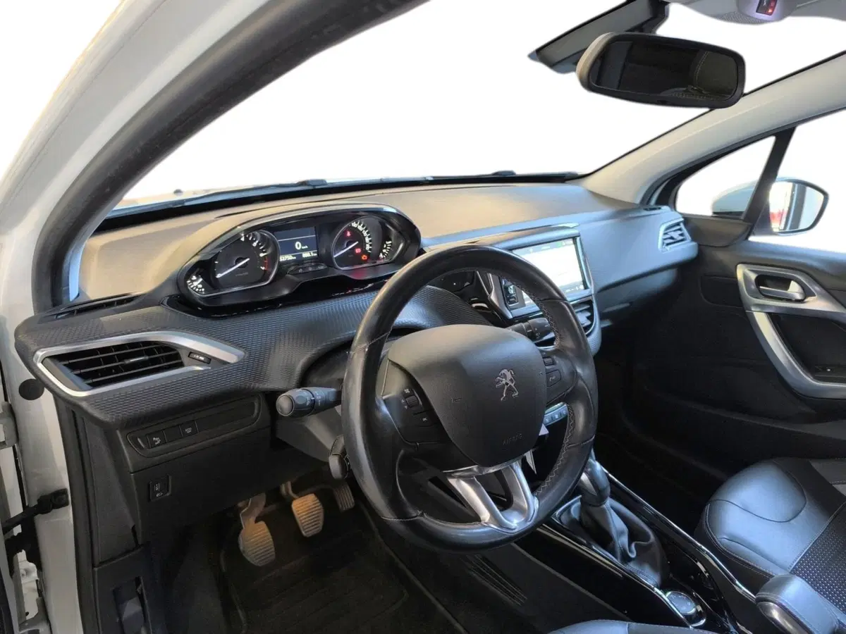 Peugeot 2008 usata a Udine (9)