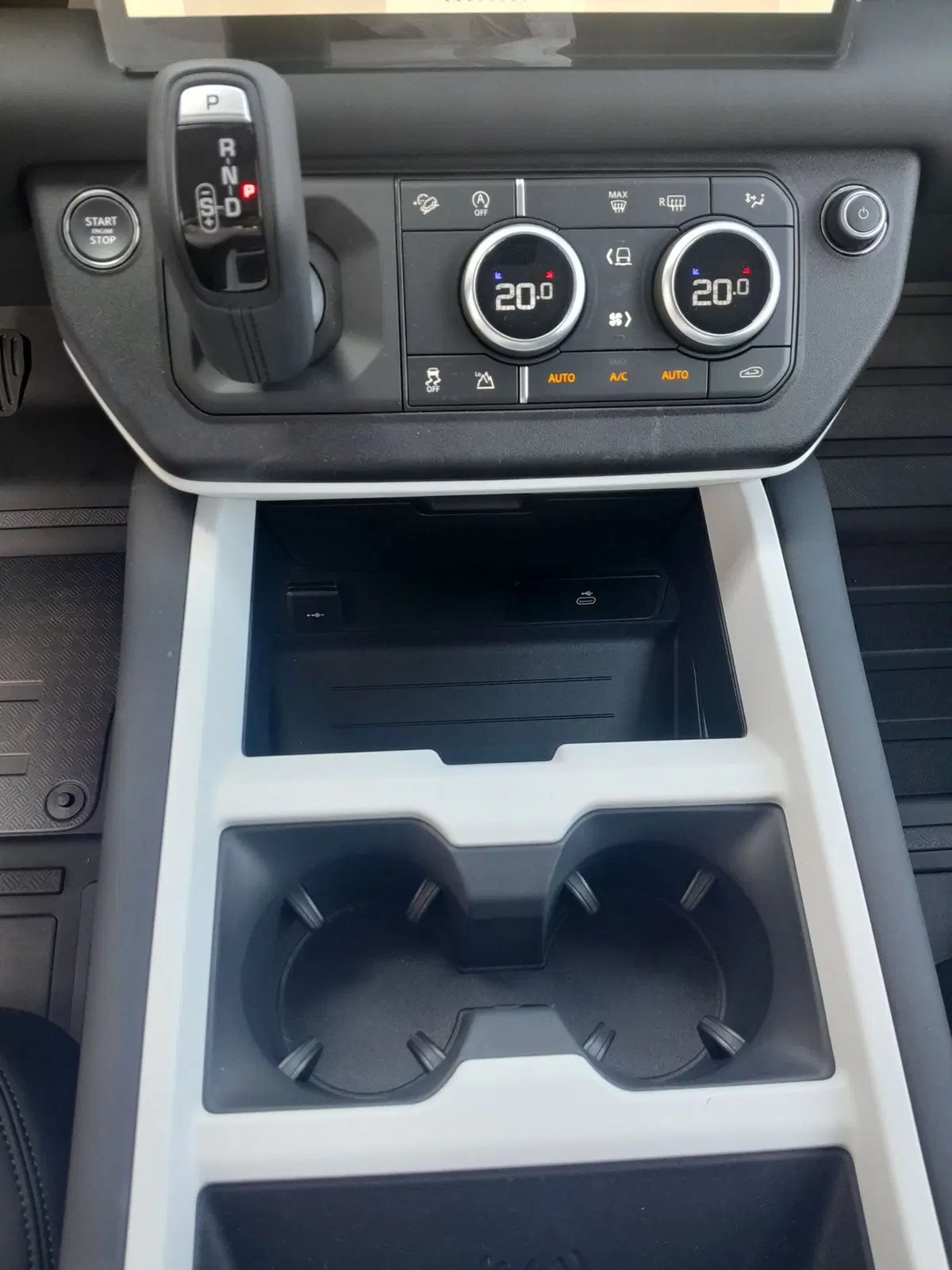 Land Rover Defender nuova a Cuneo (14)