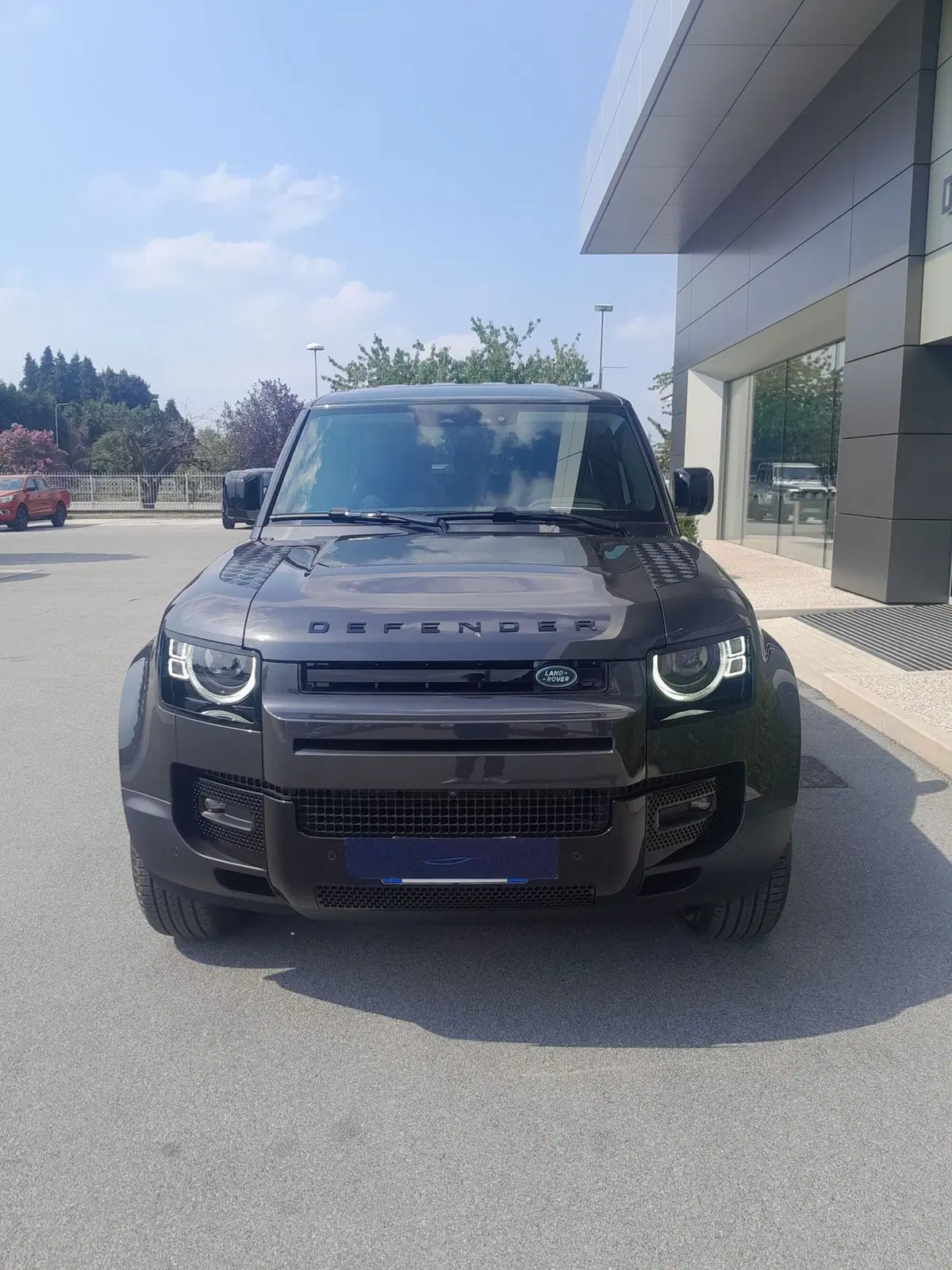 Land Rover Defender nuova a Cuneo (2)