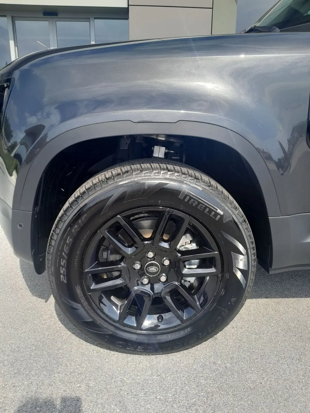 Land Rover Defender nuova a Cuneo (20)