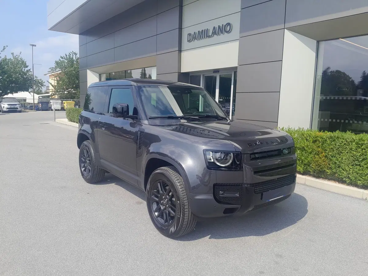 Land Rover Defender nuova a Cuneo (3)