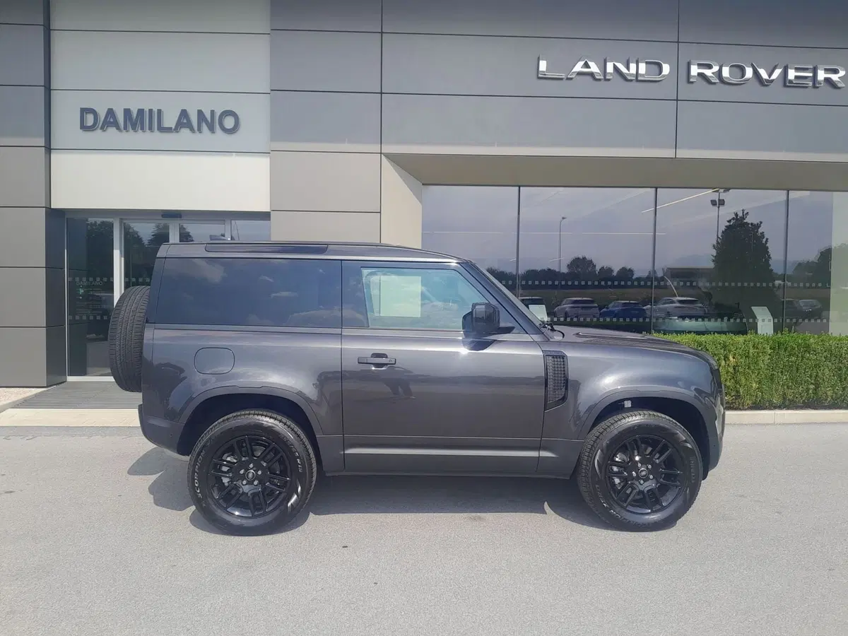 Land Rover Defender nuova a Cuneo (5)