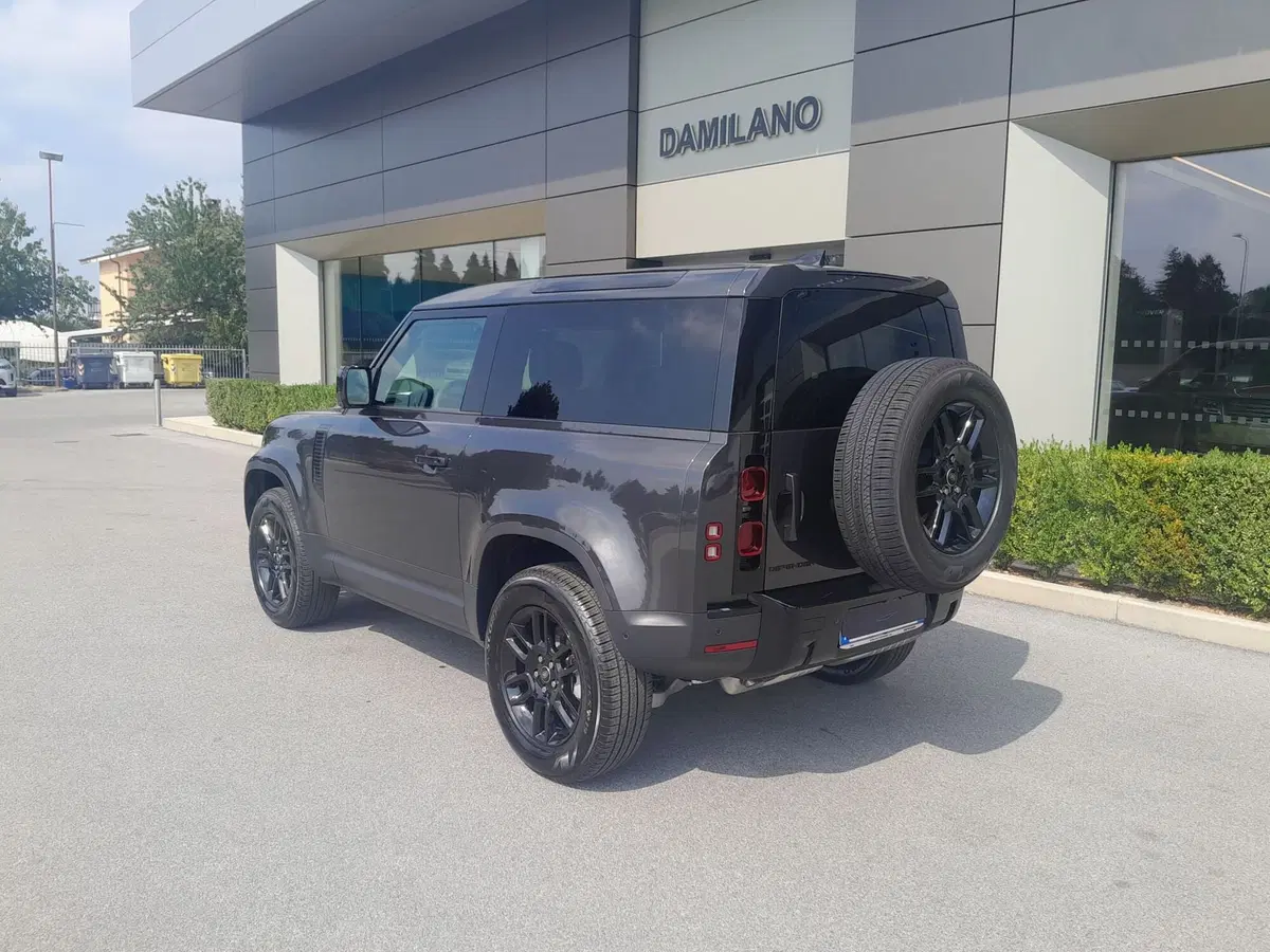 Land Rover Defender nuova a Cuneo (6)