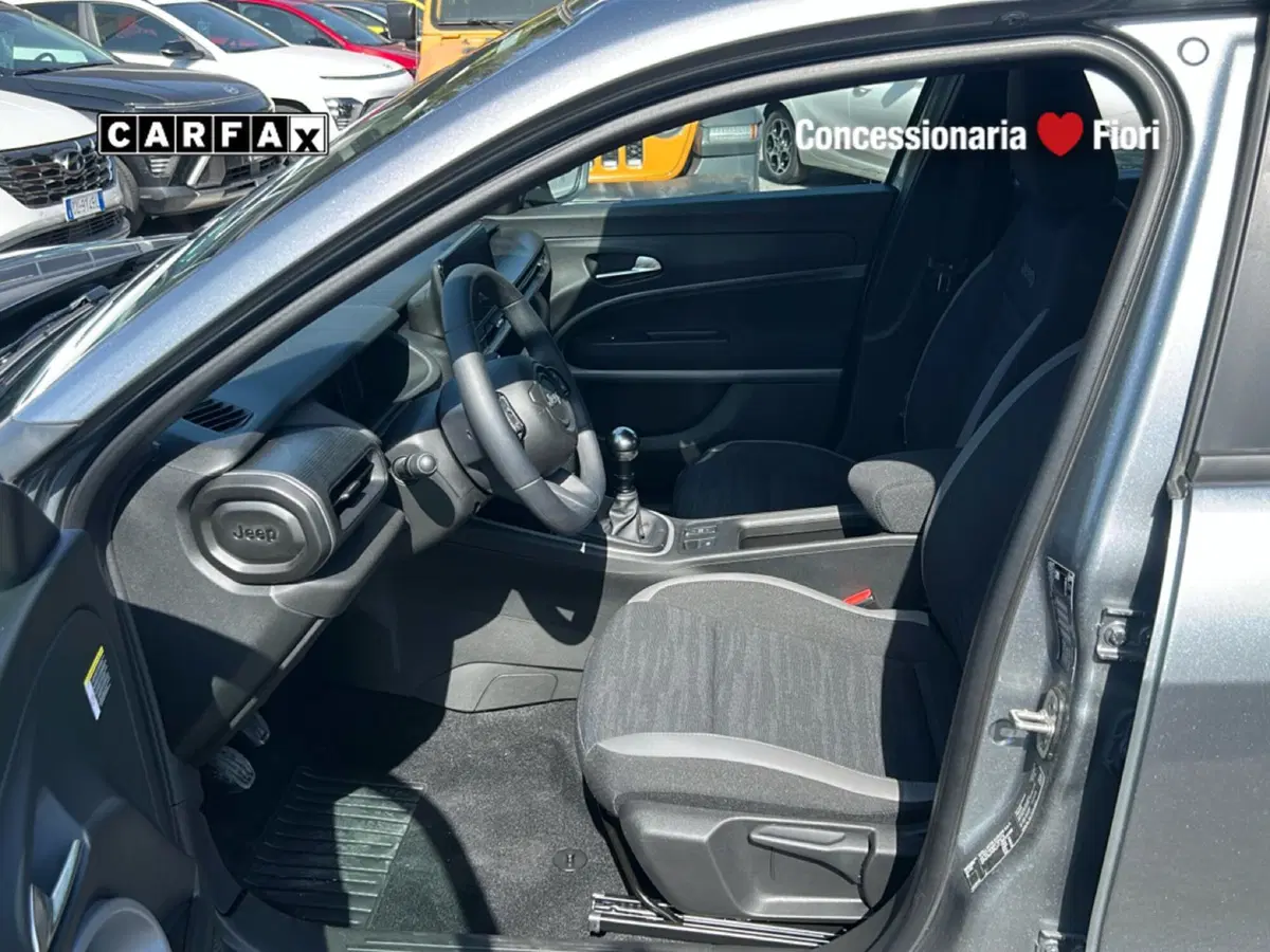 Jeep Avenger nuova a Latina (12)
