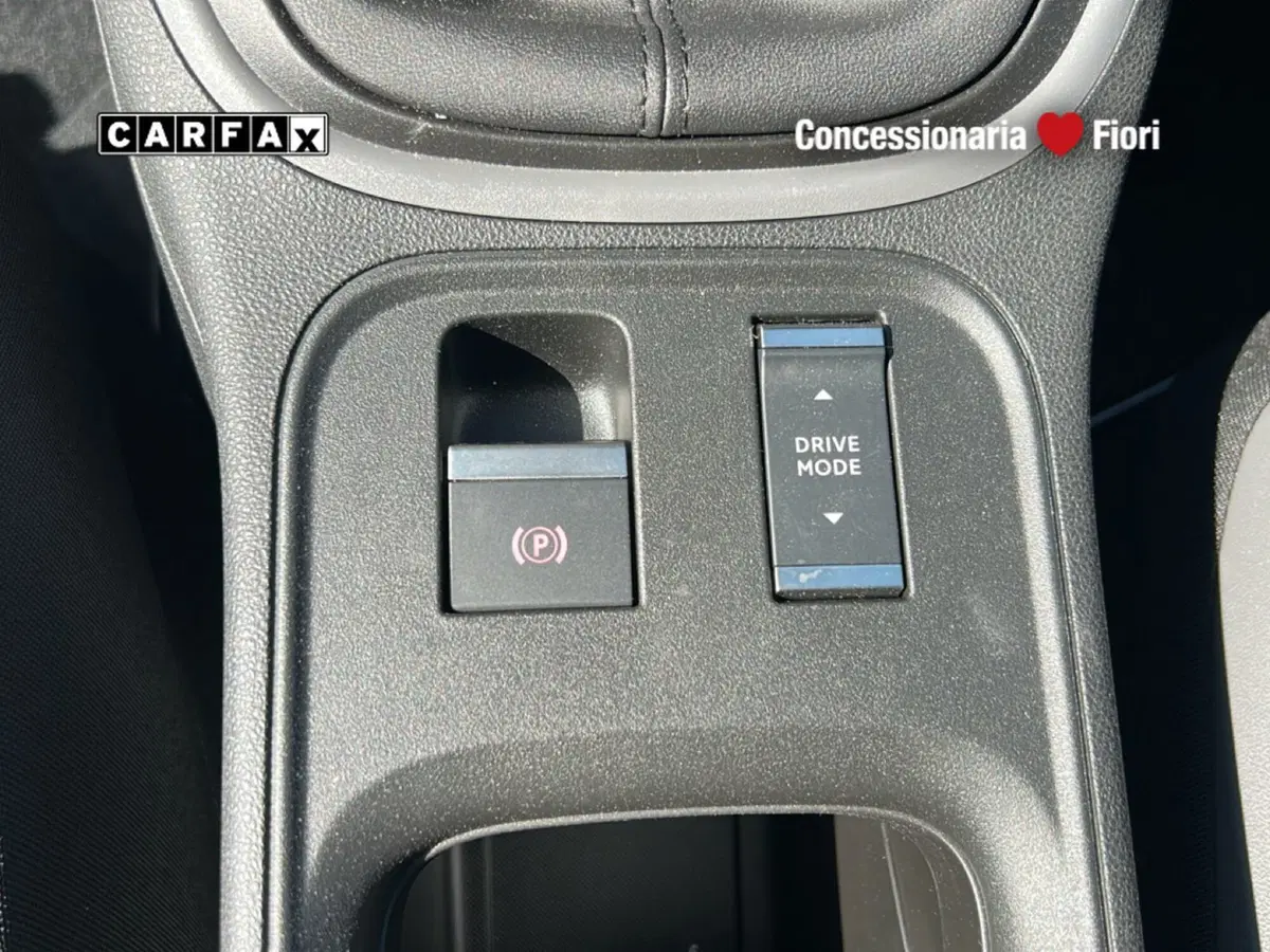 Jeep Avenger nuova a Latina (18)