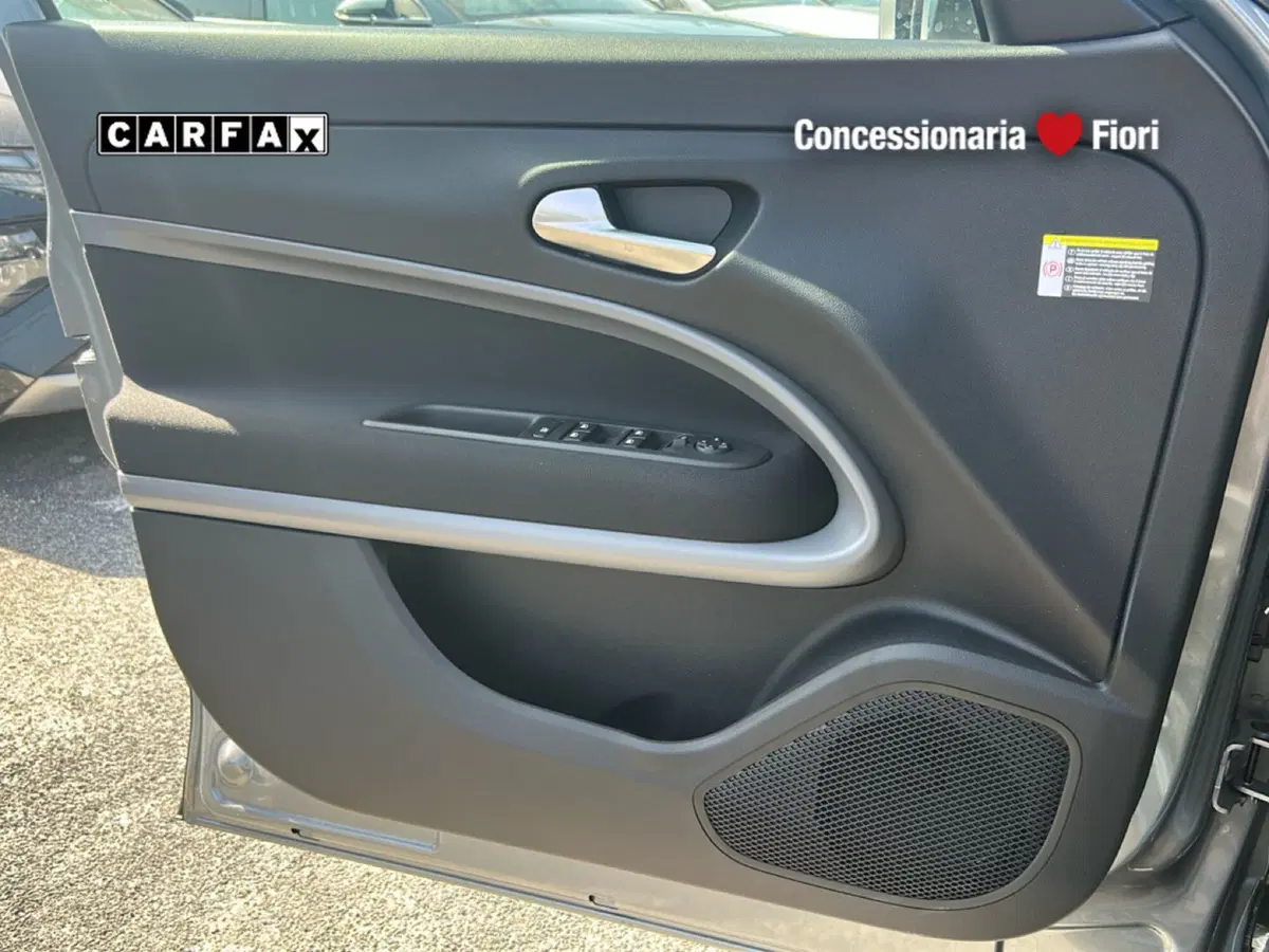 Jeep Avenger nuova a Latina (19)