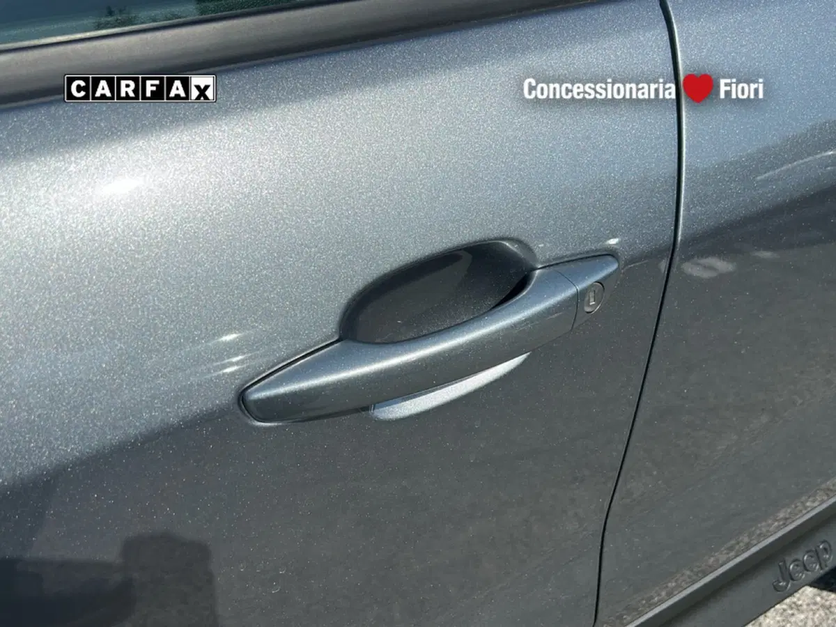 Jeep Avenger nuova a Latina (9)