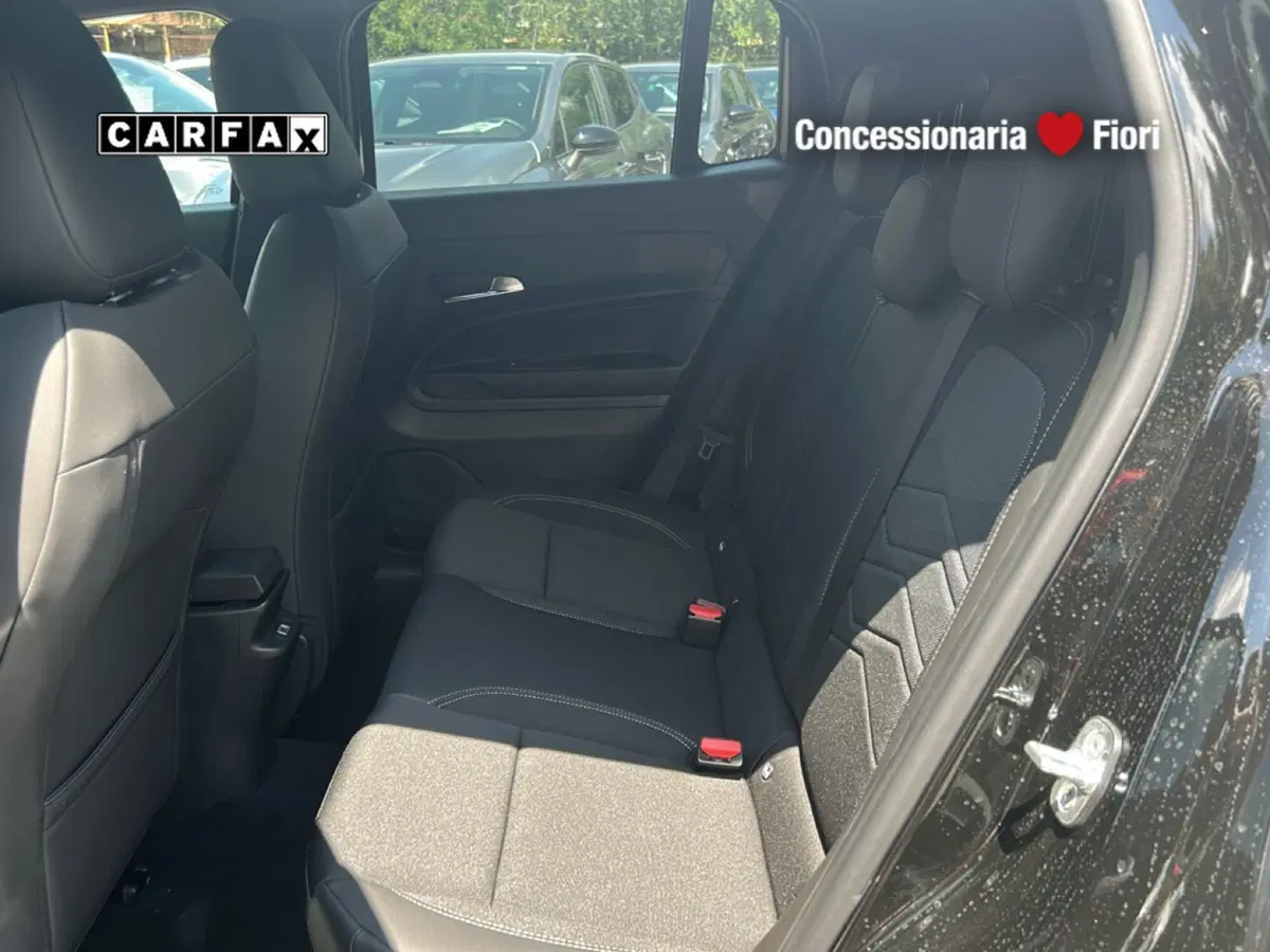 Jeep Avenger nuova a Latina (13)