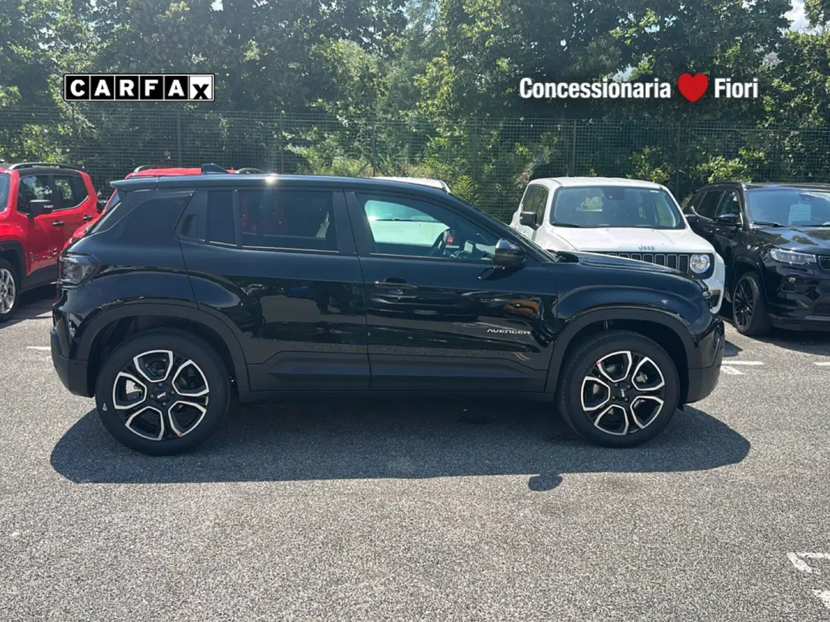 Jeep Avenger nuova a Latina (7)