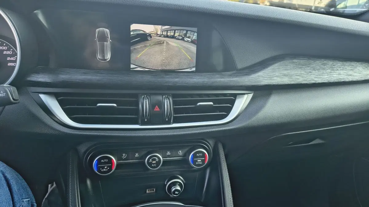 Alfa Romeo Stelvio usata a Padova (15)
