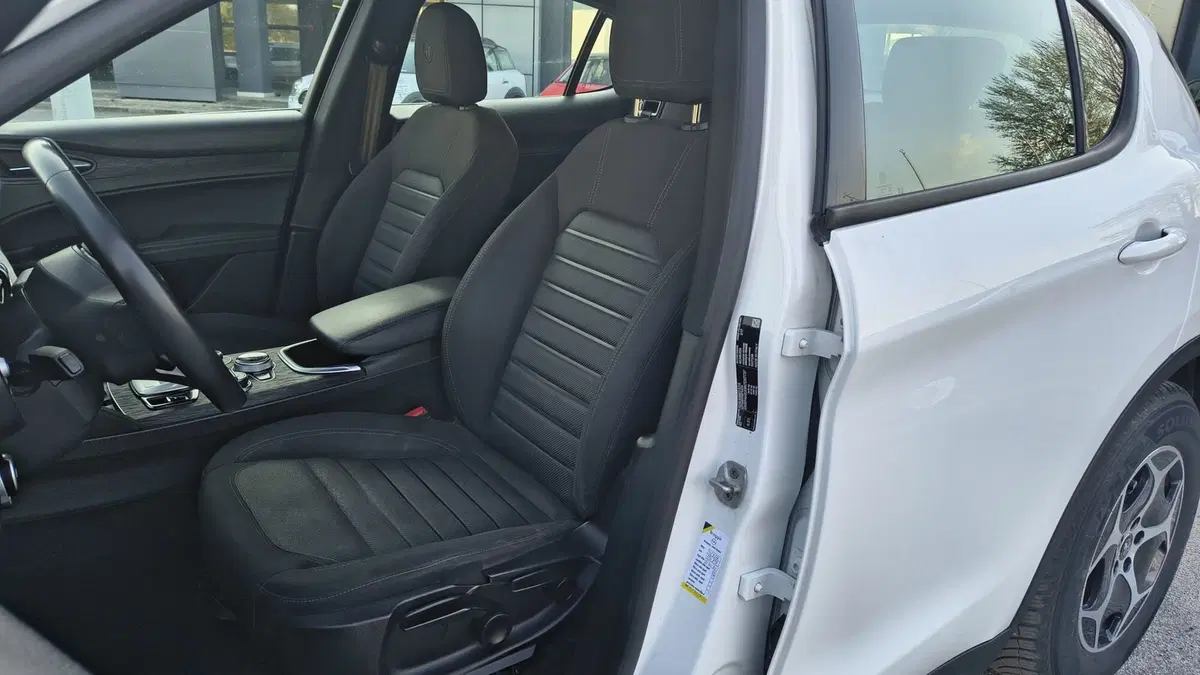 Alfa Romeo Stelvio usata a Padova (16)