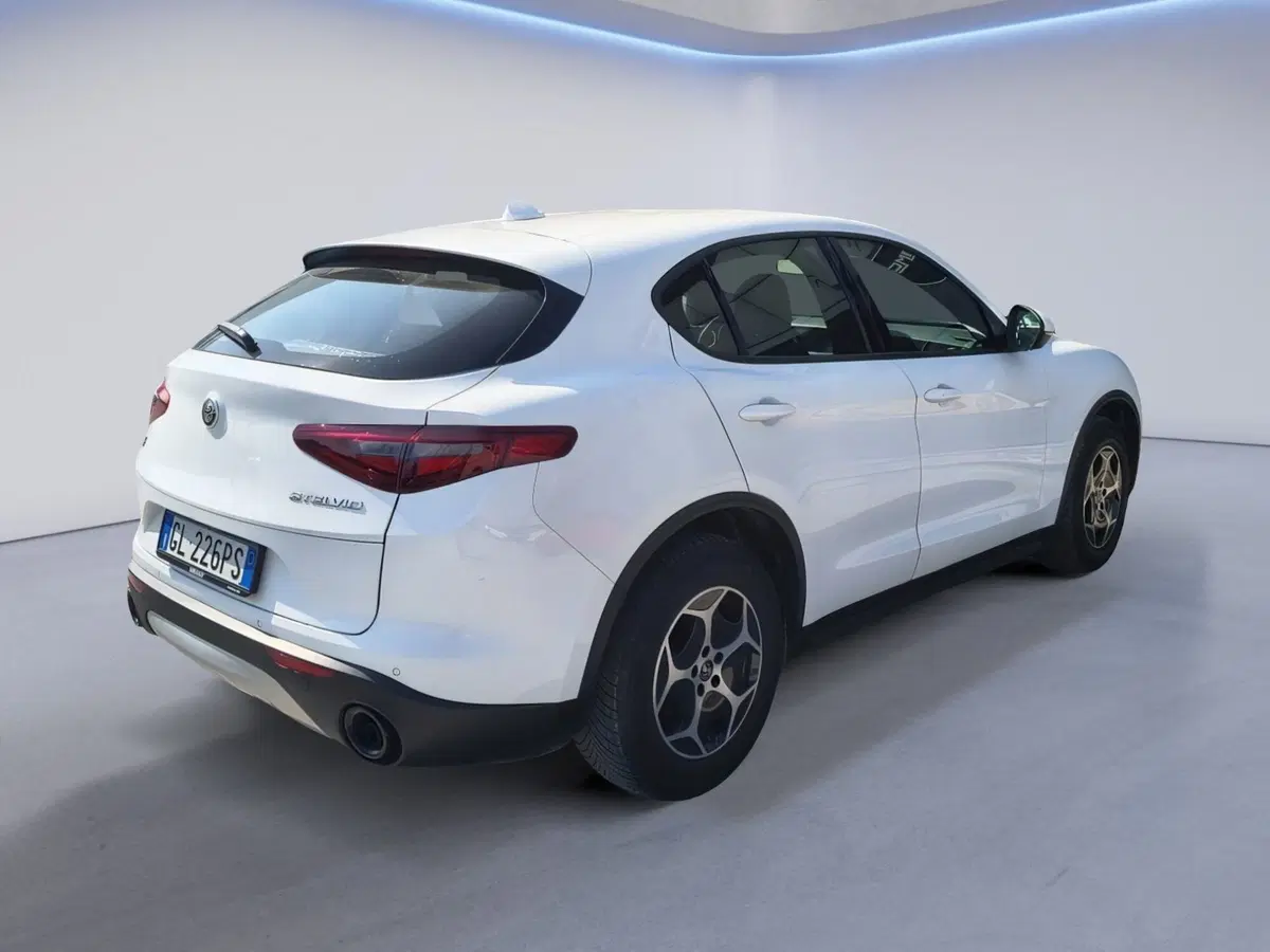 Alfa Romeo Stelvio usata a Padova (5)