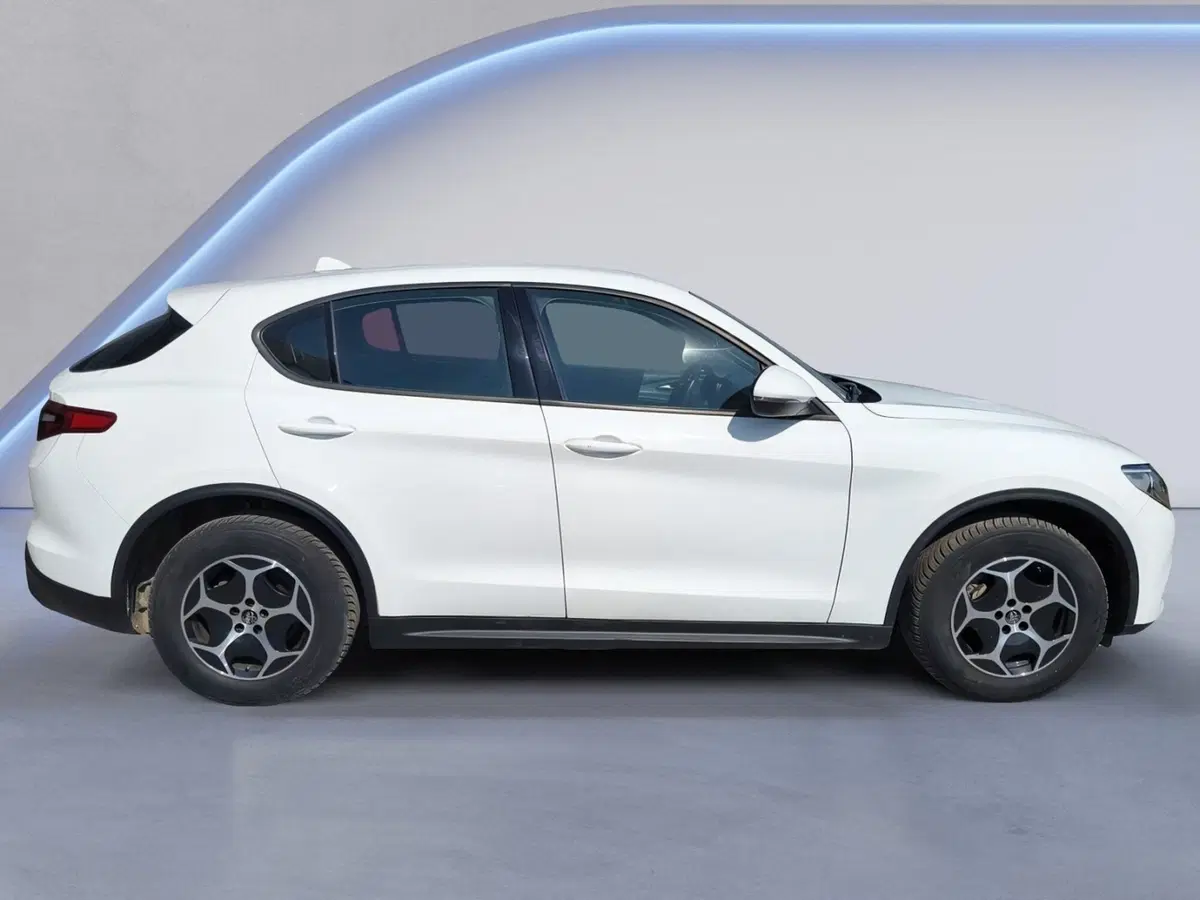Alfa Romeo Stelvio usata a Padova (7)