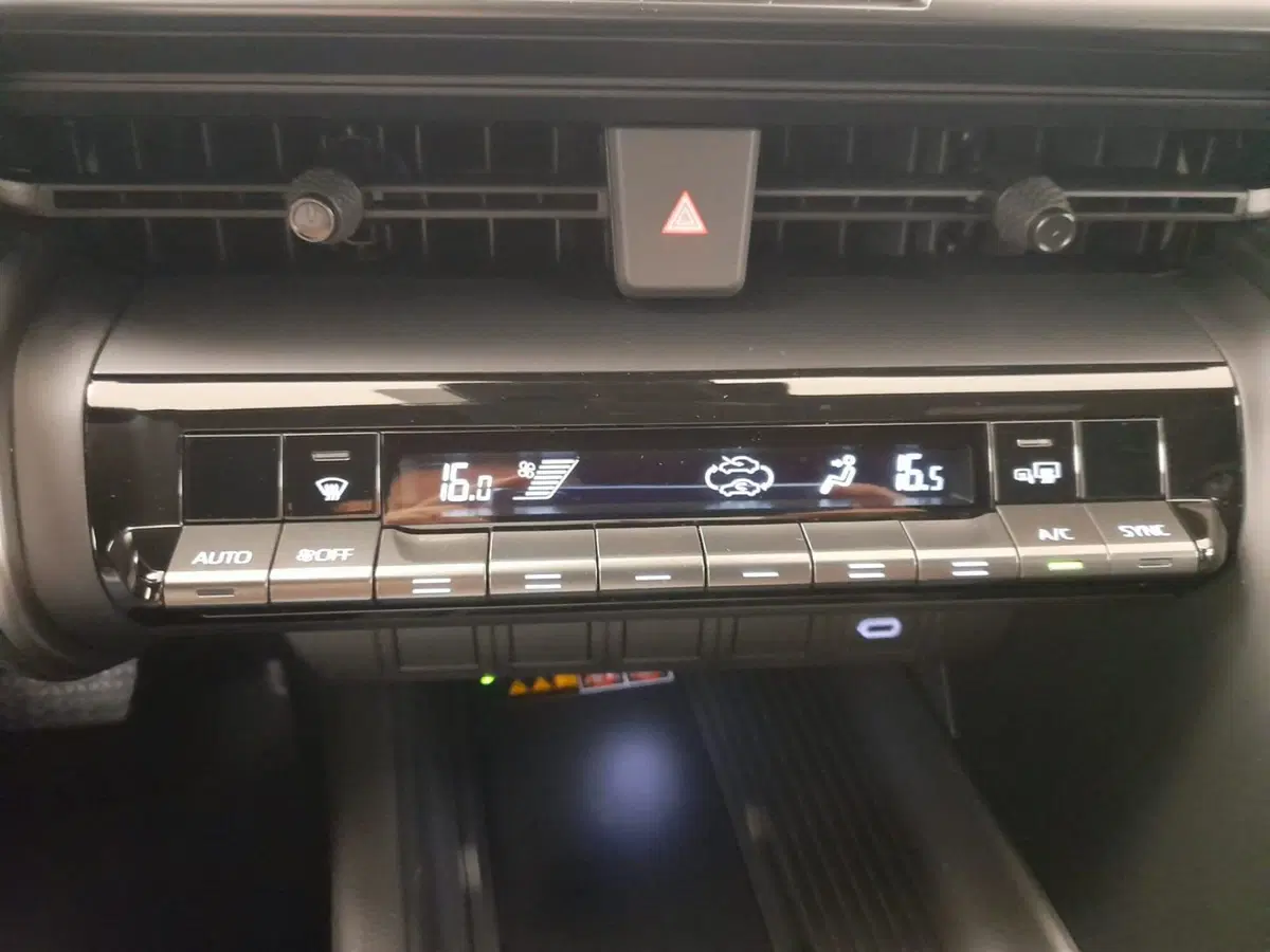 Toyota Toyota C-HR usata a Alessandria (13)