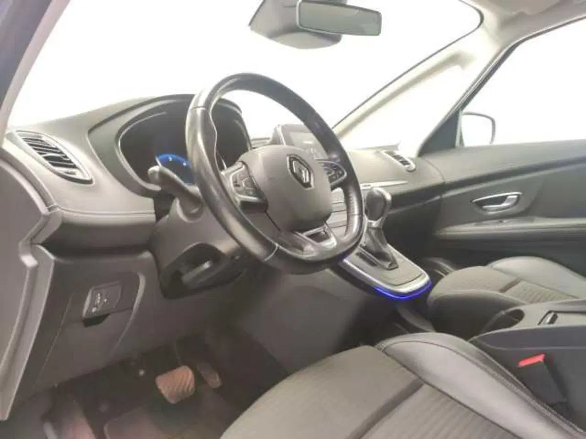 Renault Scenic E-Tech Electric usata a Avellino (16)