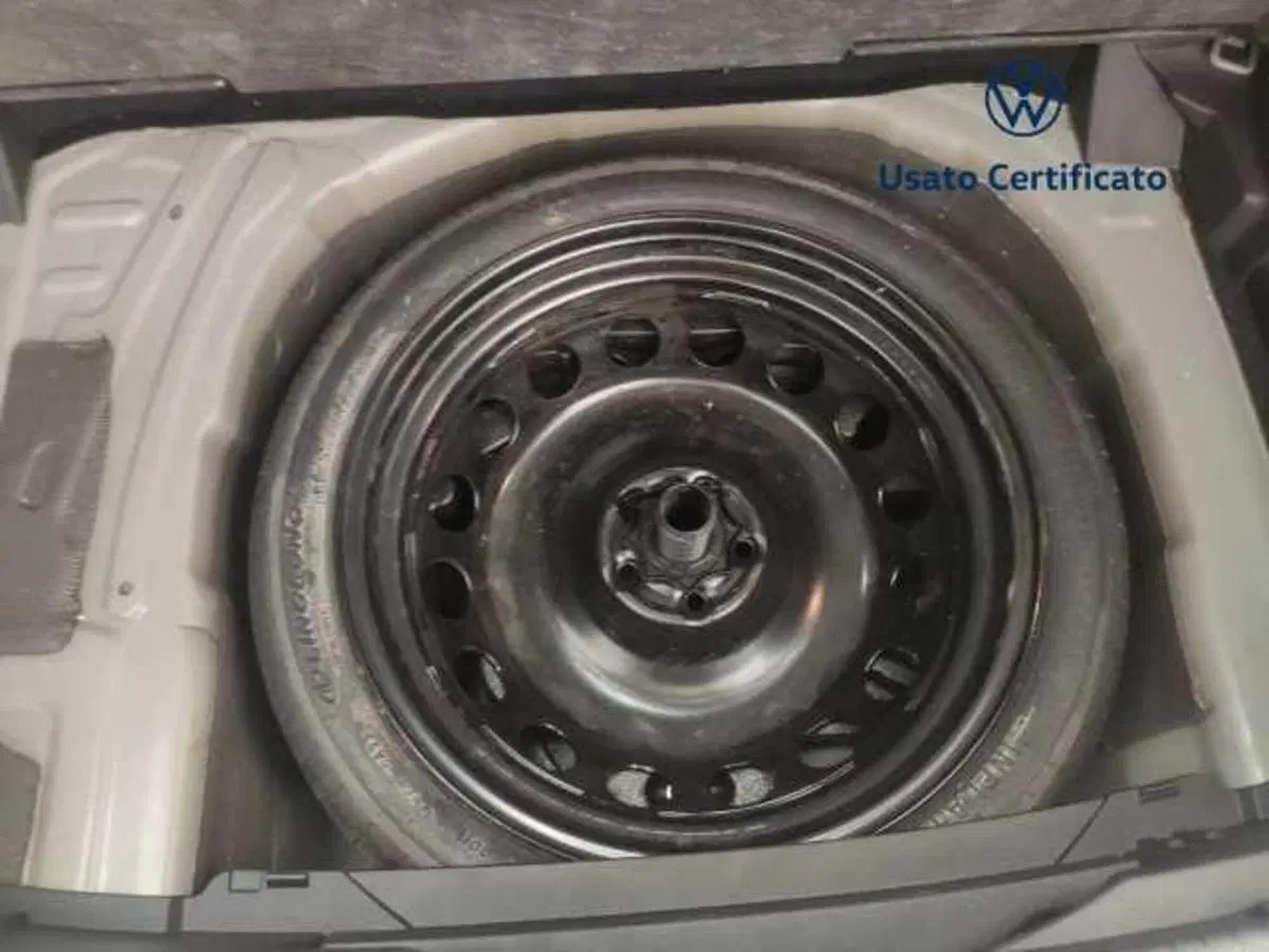 Volkswagen T-Cross usata a Avellino (12)