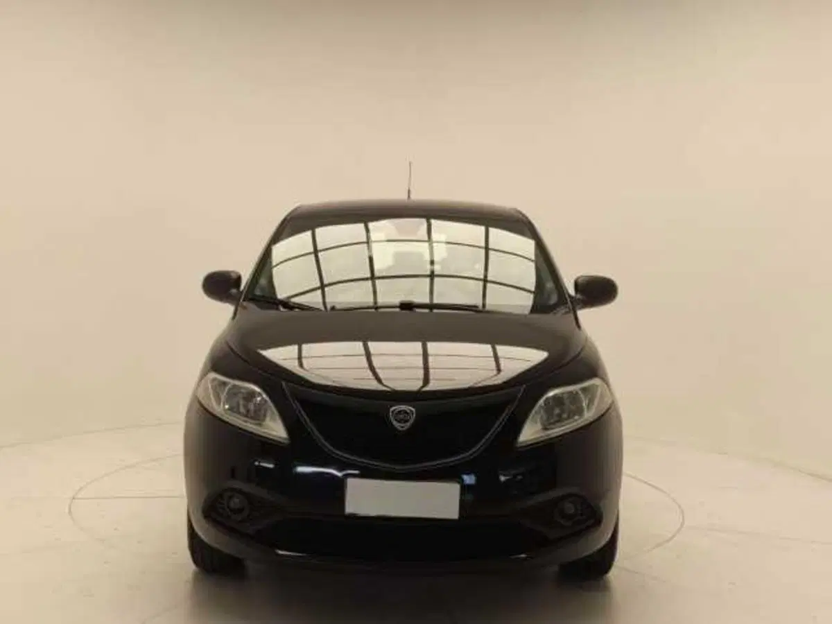 Lancia Ypsilon usata a Avellino (2)