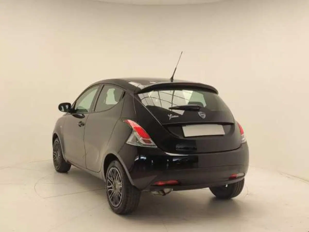 Lancia Ypsilon usata a Avellino (4)