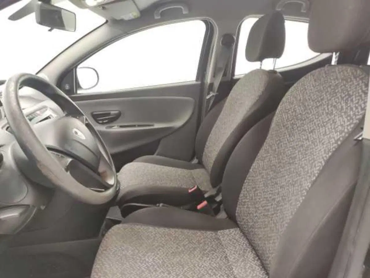 Lancia Ypsilon usata a Avellino (12)