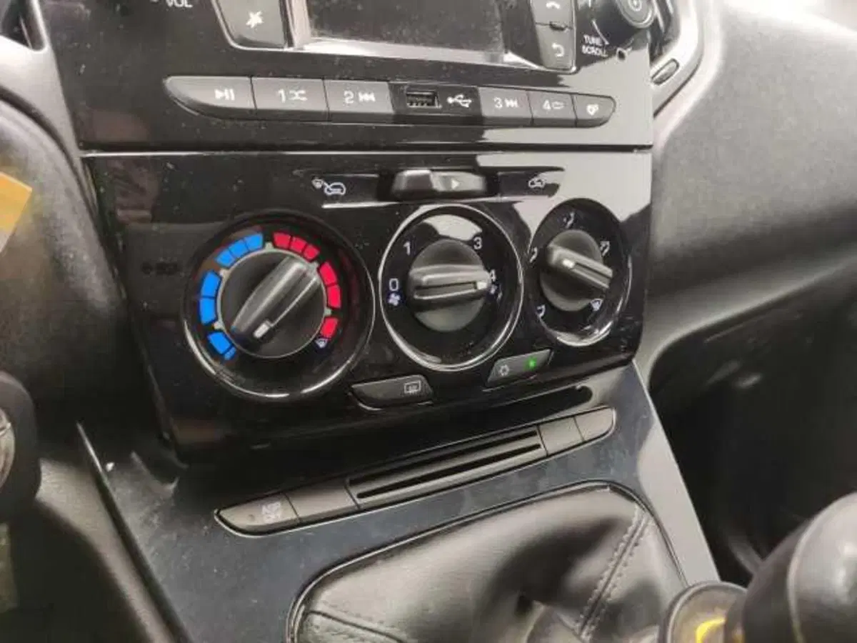 Lancia Ypsilon usata a Avellino (16)