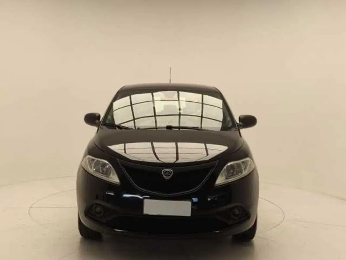 Lancia Ypsilon usata a Avellino (2)