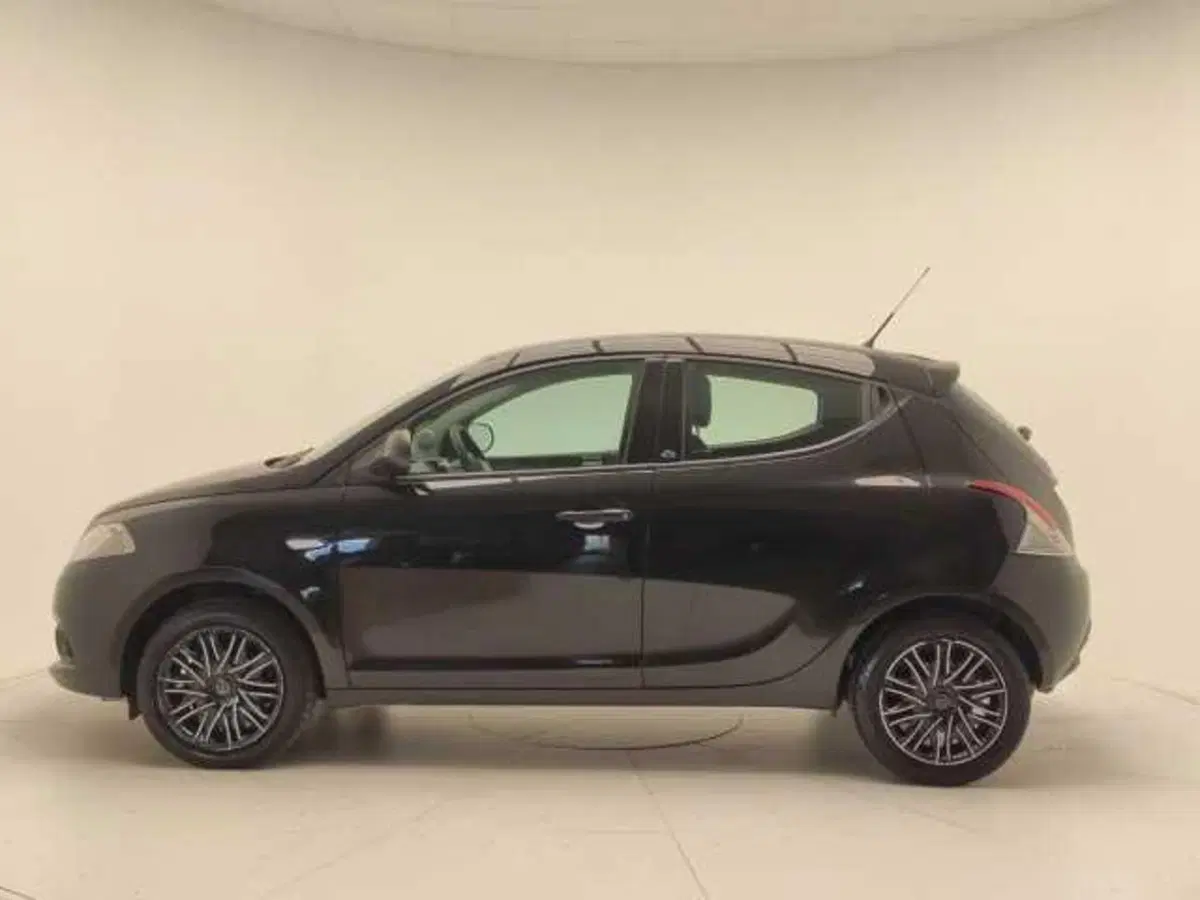 Lancia Ypsilon usata a Avellino (3)